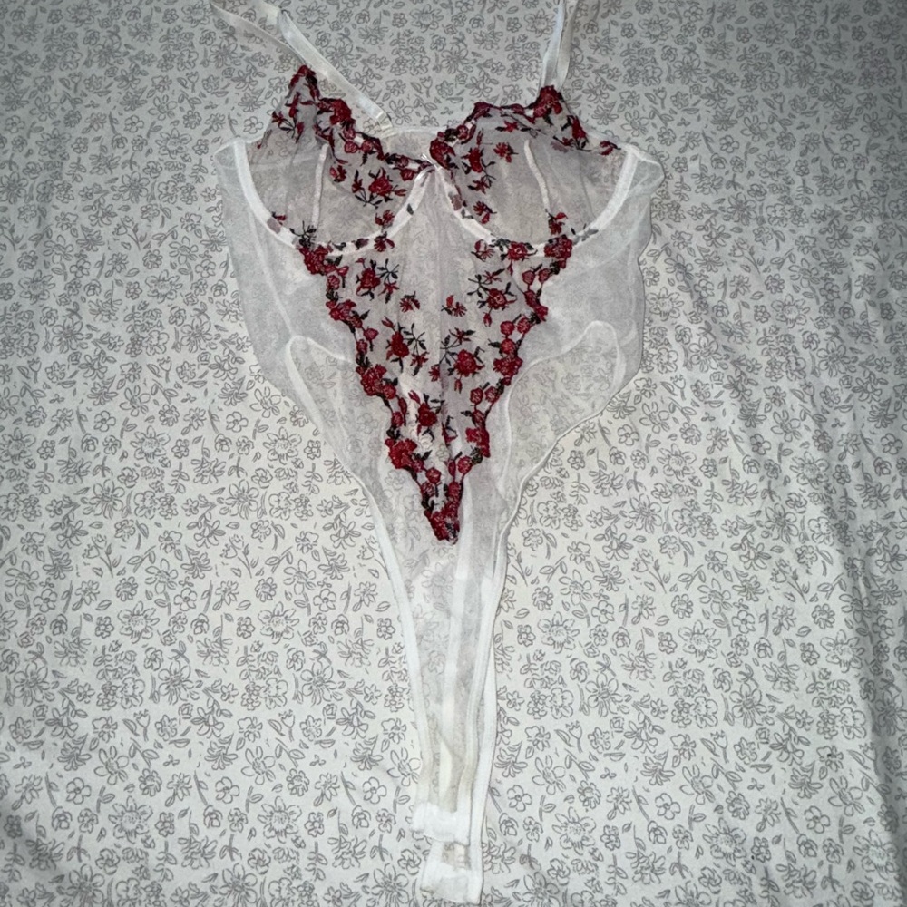 She + Sky White and Red Lace Bra